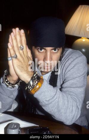 Little Steven/Steven Van Zandt dei discepoli di Soul e della e Street Band durante un'intervista alla Carlton Tower. Londra, 26 maggio 1984 | utilizzo in tutto il mondo Foto Stock