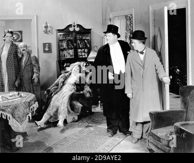 BLANCHE PAYSON BEN TURPIN BABE LONDON OLIVER HARDY e STAN LAUREL in NOSTRA MOGLIE 1931 regista JAMES W. HORNE Dialogue H.M. Walker Hal Roach Studios / Metro Goldwyn Mayer Foto Stock