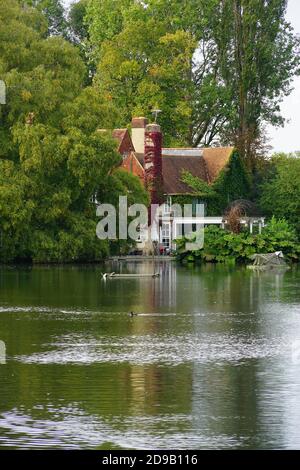 Casa sul lago a Radwell Foto Stock