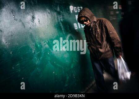 NEW YORK, Stati Uniti d'America - Apr 28, 2016: Scena di via di Chinatown. Gli americani sulle strade di Manhattan a New York Foto Stock