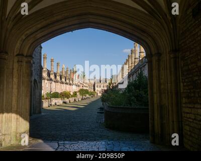 Vicars' Close da Chain Gate nella città di Wells, Somerset, Inghilterra. Foto Stock