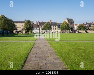 Cathedral Green nella città di Wells, Somerset, Inghilterra. Foto Stock