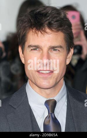 Tom Cruise partecipa alla prima inglese di Oblivion al BFI IMAX di Londra. 4 aprile 2013 © Paul Treadway Foto Stock