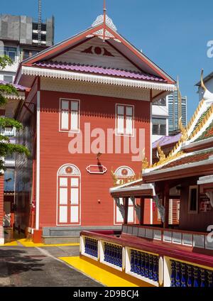 Edifici a Wat Suan Phlu, un tempio di comunità a Bang Rak, Bangkok, Thailandia. Foto Stock