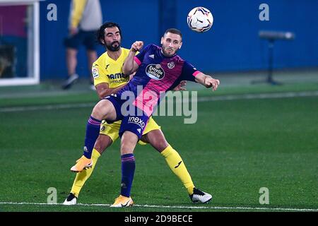 Raul Albiol di Villarreal CF, Shon Weissman di Real Valladolid Foto Stock