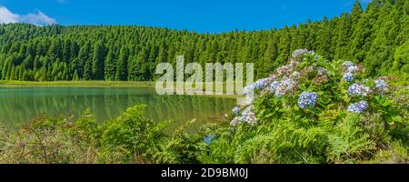 Il lago di Canary's Lagoon sull isola Sao Miguel, arcipelago delle Azzorre, Portogallo Foto Stock