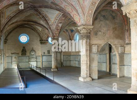 Firenze, Italia - 13 febbraio 2019: Basilica di Santa Maria Novella, il chiostro dei morti Foto Stock