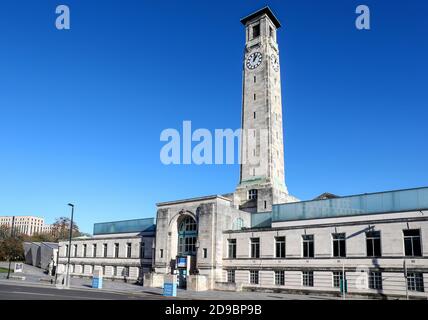 Seacity Museum e Civic Center Clock, Southampton, Hampshire, Regno Unito Foto Stock