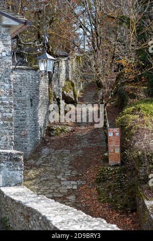 Chiusi della Verna, Arezzo, 2020 ottobre 30: Il processo forestale che costeggia il Santuario Francescano di la Verna. Foto Stock