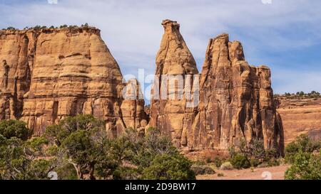 Pipe Organ e il punto di osservazione alla fine di otto's Trail, Monument Canyon Trail, Colorado National Monument vicino a Grand Junction, Colorado. Foto Stock