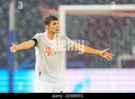 Benjamin PAVARD, FCB 5 gestic in the match FC SALZBURG - FC BAYERN MUENCHEN 2-6 di calcio UEFA Champions League tappa di gruppo nella stagione 2020/2021 a Salisburgo, Austria, 3 novembre 2020. © Peter Schatz / Alamy Live News importante: Agenzie di stampa nazionali e internazionali SOLO per uso editoriale Foto Stock