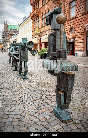 MALMO, SVEZIA - 21 AGOSTO 2020: La Optimist Orchestra è una scultura in bronzo a Sodergatan, Malmo. Foto Stock