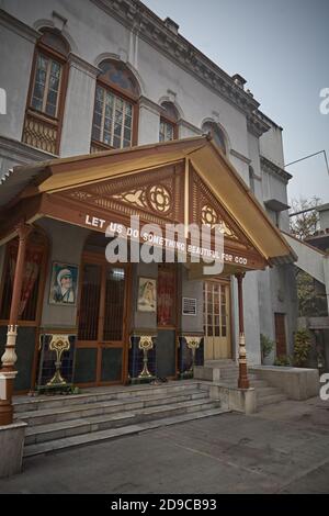 Kolkata, India, gennaio 2008. Ingresso di uno degli orfanotrofi di Madre Teresa. Foto Stock