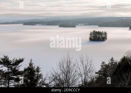 Vista invernale sul lago Fairy da Lions Lookout, Huntsville. Foto Stock