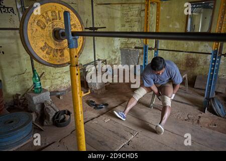 Kolkata, India, gennaio 2008. Persone che si allenano in una palestra in una baraccopoli a kalighat. Foto Stock