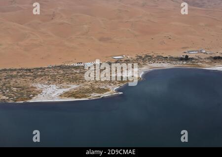 Lago Sumu Jaran tra dune di sabbia-deserto di Badain Jaran. Mongolia interna-Cina-1088 Foto Stock