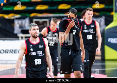 Bilbao, Paesi Baschi, SPAGNA. 4 Nov 2020. 04 novembre 2020, Bilbao, Paesi Baschi, SPAGNA: .Bilbao giocatori durante la Liga Endesa settimana 6 gioco tra Bilbao Basket e Real Madrid alla Miribilla Bilbao Arena. Credit: EDU del Fresno/ZUMA Wire/Alamy Live News Foto Stock