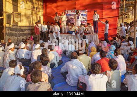 Gli agricoltori impoveriti dal nello Stato di Maharashtra partecipando a una politica dei rally a Azad Maidan, Mumbai, India, un popolare punto di raduno in città Foto Stock