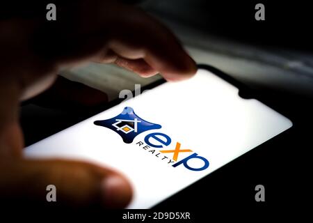Brasile. 7 Ott 2020. In questa illustrazione fotografica viene visualizzato il logo di EXP Realty International Corporation sullo smartphone. Credit: Rafael Henrique/SOPA Images/ZUMA Wire/Alamy Live News Foto Stock