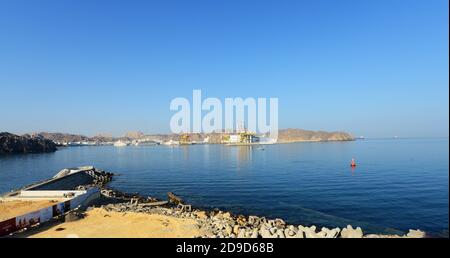 Una vista del porto del Sultano Qaboos a Mascate, Oman. Foto Stock