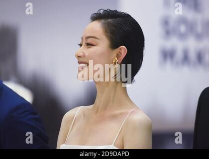 L'attrice cinese Ni Ni partecipa a un evento commerciale a Shanghai, Cina, il 12 ottobre 2020. Foto Stock