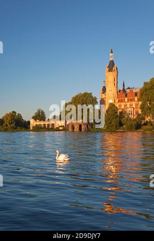 Geografia / viaggio, Germania, Meclemburgo-Pomerania occidentale, Schwerin, Castello di Schwerin, Schweriner See, diritti-aggiuntivi-liquidazione-Info-non-disponibile Foto Stock