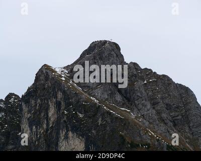 La montagna chiamata Aggenstein nelle alpi bavaresi vicino al La frontiera per l'Austria è alta quasi 2000 metri Foto Stock