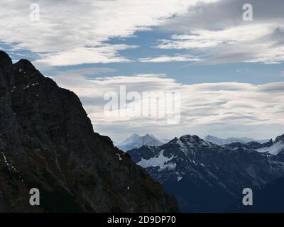 La montagna chiamata Aggenstein nelle alpi bavaresi vicino al La frontiera per l'Austria è alta quasi 2000 metri Foto Stock
