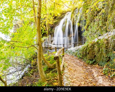 Parco nazionale Plitvice laghi flusso d'acqua, Croazia Foto Stock