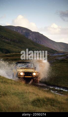 1994 Defender 90 V8 modello americano nell'isola di Skye Scozia Regno Unito Foto Stock