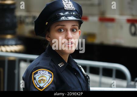 NEW YORK, USA - 21 settembre 2017: Ufficiali di polizia che svolgono i suoi compiti per le strade di Manhattan. Il New York City Police Department (NYPD) è il più grande Foto Stock