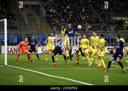 Giocatori di calcio in azione durante la Serie italiana UNA partita Inter Milano vs Verona allo stadio san siro, a Milano. Foto Stock