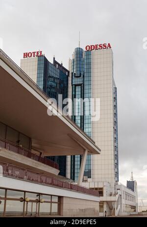 Odessa, Ucraina - 10 settembre 2018: Vista dell'Hotel Odessa nel porto marittimo passeggeri sul Mar Nero Foto Stock