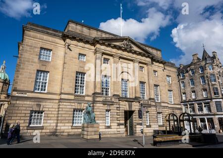 High Court of Justiciary su Lawnmarket nel centro storico di Edimburgo, Scozia, Regno Unito Foto Stock