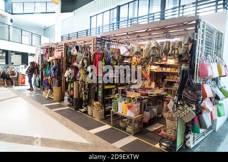 Il Centro artigianale Miri promuove le arti e l'artigianato etnico indigeno Sarawak a turista Foto Stock