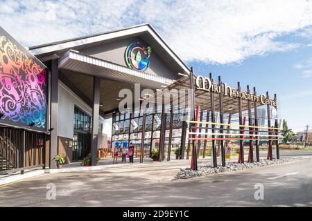 Il Centro artigianale Miri promuove le arti e l'artigianato etnico indigeno Sarawak a turista Foto Stock