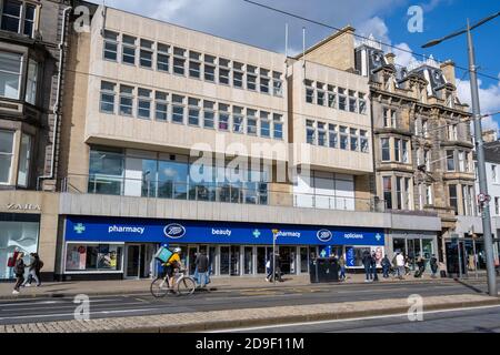 Negozio di stivali su Princes Street a Edimburgo, Scozia, Regno Unito Foto Stock