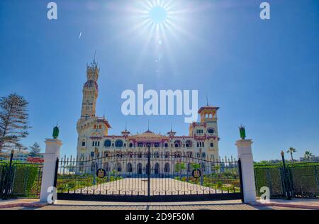 Il palazzo ha un design distintivo che combina diversi tipi di stili con lo stile bizantino dominante. Questo è accanto al gotico, Classico, e. Foto Stock