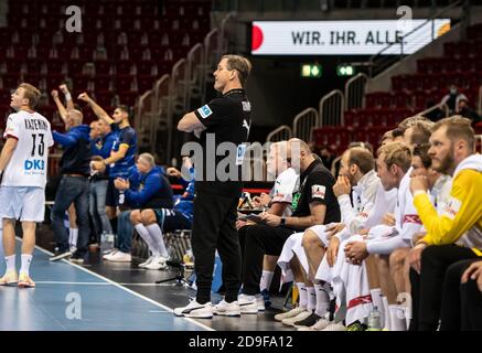 Duesseldorf, Germania. 05 novembre 2020. Pallamano: Qualificazione al Campionato europeo, Germania - Bosnia-Erzegovina, 2° turno di qualificazione, Gruppo 2, 1° giorno di gara nella cupola dell'ISS: Reagisce l'allenatore nazionale tedesco Alfred Gislason. Credit: Bernd Thissen/dpa/Alamy Live News Foto Stock