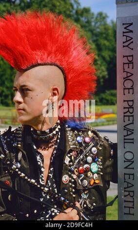 Punk ROCKER Matt Belgrano, 'The Postcard punk', Londra, Inghilterra, Regno Unito, circa anni '80 Foto Stock