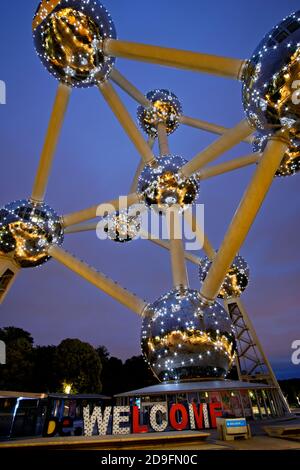 Atomium di Bruxelles, eretto per il 1958 Bruxelles Fiera Mondiale, Belgio. Foto Stock