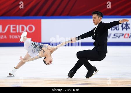 Chongqing. 5 Nov 2020. Peng Cheng (L)/Jin Yang della Cina pratica durante la sessione di allenamento alla Coppa della Cina ISU Grand Prix of Figure Skating 2020 nel sud-ovest della Cina Chongqing, 5 novembre 2020. Credit: JU Huanzong/Xinhua/Alamy Live News Foto Stock