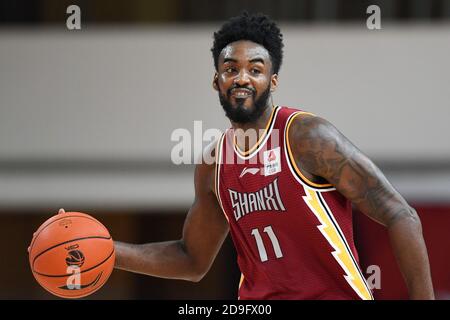 Zhuji, provincia cinese di Zhejiang. 5 Nov 2020. Giamaal Franklin di Shanxi Loongs compete durante la nona partita tra le Tigri meridionali di Guangdong e Shanxi Loongs alla stagione 2020-2021 della Lega Cinese di Basket (CBA) a Zhuji, nella Provincia Zhejiang della Cina orientale, 5 novembre 2020. Credit: Notizie dal vivo Sadat/Xinhua/Alamy Foto Stock