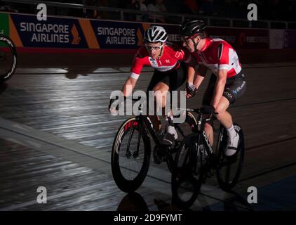 Wulff Frederiksen e Mark Hester. I piloti hanno partecipato al campionato di pista Six Day a Lee Valley Velodrome, Londra Foto Stock