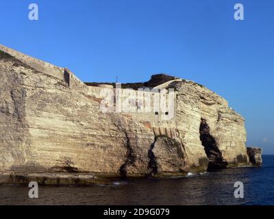 La città medievale di Bonifacio nella Corsica meridionale (Francia) Foto Stock