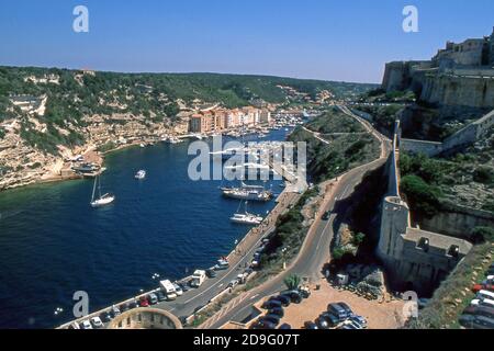 La città medievale di Bonifacio nella Corsica meridionale (Francia) Foto Stock