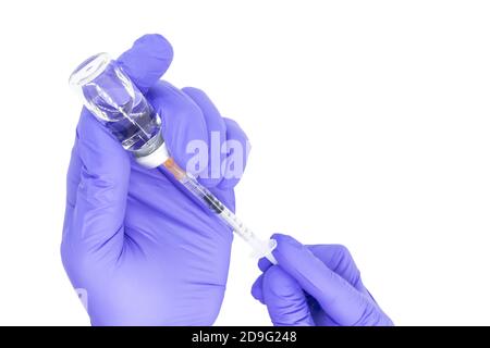 Flacone di vaccino e siringa, concetto di vaccinazione Foto Stock