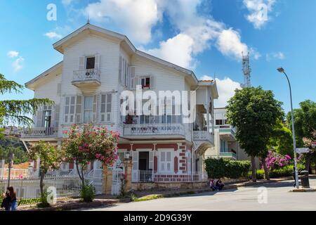Istanbul, Turchia - Luglio, 2019 : Buyukada Isola vista strada. Buyuk ada è una delle Isole dei principi sul Mar di Marmara. Foto Stock