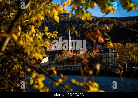 Città vecchia in autunno Foto Stock