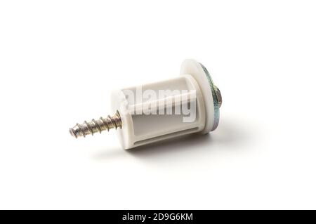 Il bullone di trasporto è isolato su uno sfondo bianco. Foto Stock